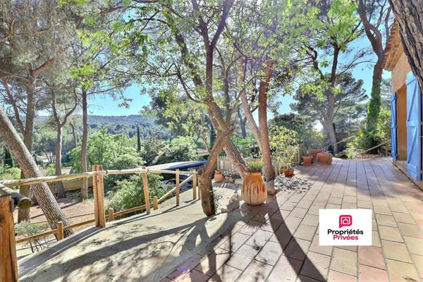 Maison Ventabren 9 pièces 205 m2 - piscine, double garage sur terrain de 2020 m2