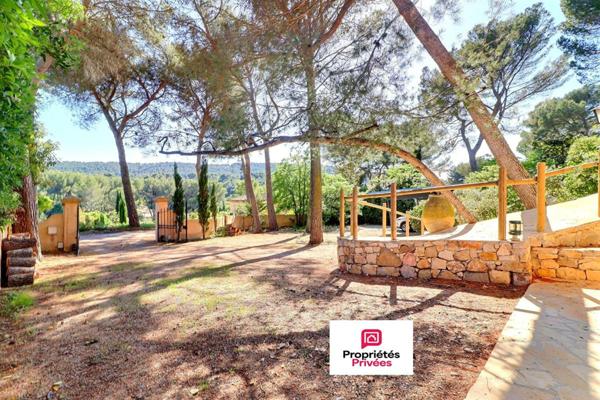 Maison Ventabren 9 pièces 205 m2 - piscine, double garage sur terrain de 2020 m2