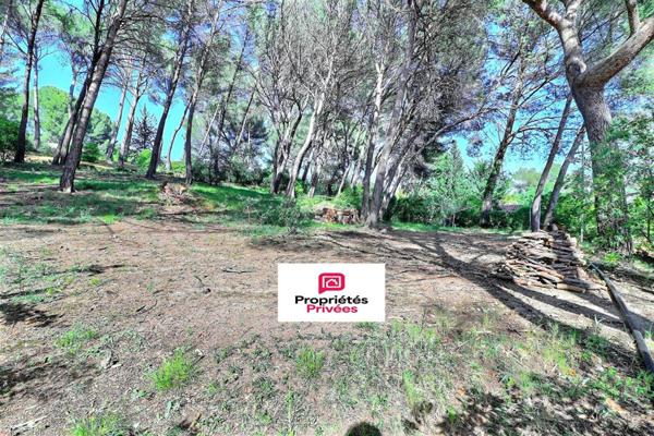 Maison Ventabren 9 pièces 205 m2 - piscine, double garage sur terrain de 2020 m2