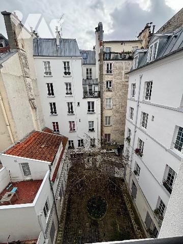 Rue de Sèvres - Métro VANEAU - Jolie studette vendue louée au 4e étage - lumineux - à rénover