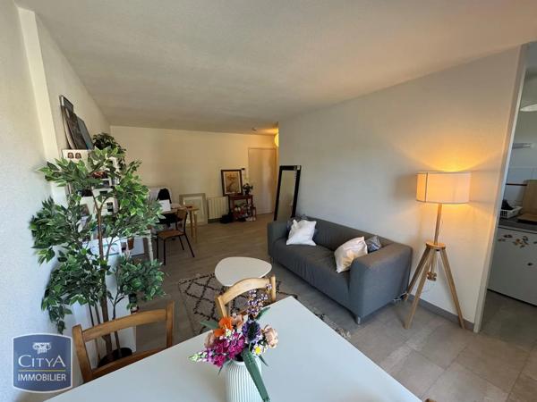 Appartement à louer 2 pièces 47.7m² Poitiers (86000)