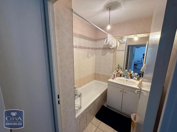 Appartement à louer 2 pièces 47.7m² Poitiers (86000)