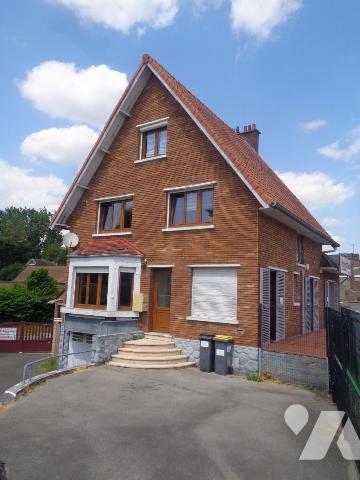 Immeuble de rapport avec 2 apts et un local commercial 