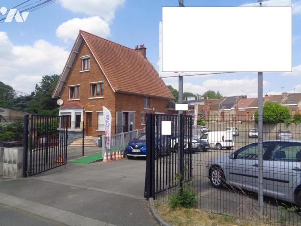 Immeuble de rapport avec 2 apts et un local commercial 