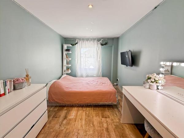 Maison avec piscine à vendre à  Robion