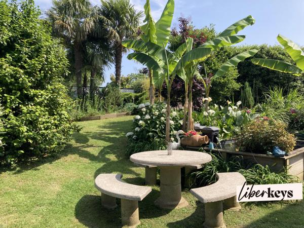 Maison basque avec piscine sur 2500m2 de jardin