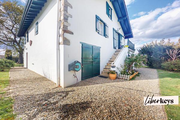 Maison basque avec piscine sur 2500m2 de jardin