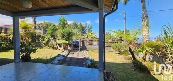 Maison 5 pièces de 66 m² à Les Avirons (97425)