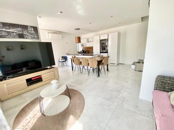 maison jumelée dans une bâtisse de caractère alliant modernité et charme de l’ancien