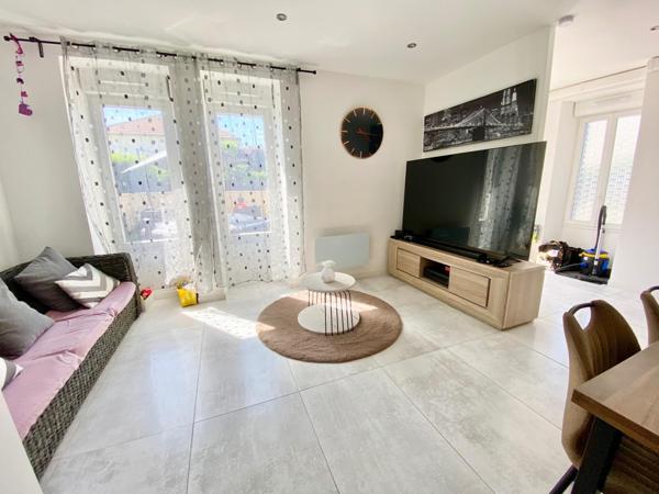 maison jumelée dans une bâtisse de caractère alliant modernité et charme de l’ancien