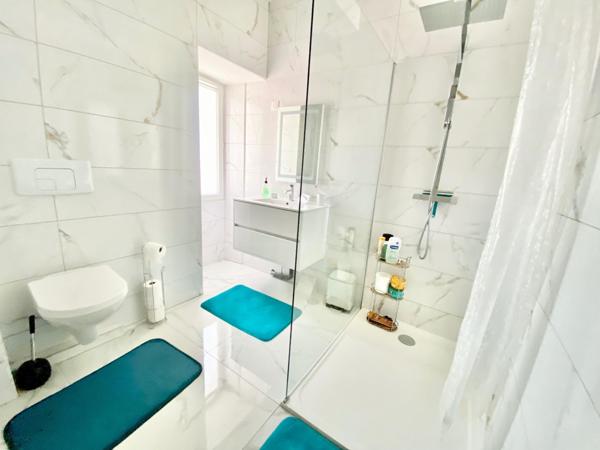 maison jumelée dans une bâtisse de caractère alliant modernité et charme de l’ancien