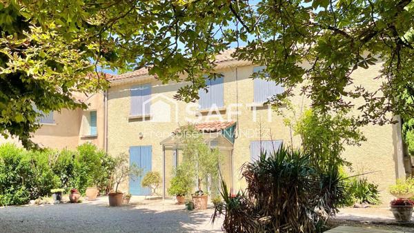 Domaine de 5 Maisons et dépendances sur 1,8 hectare