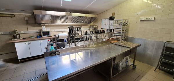 Vente MURS COMMERCIAUX - Entièrement équipé d'une cuisine professionnelle !