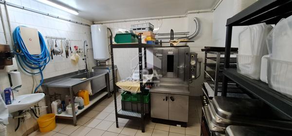 Vente MURS COMMERCIAUX - Entièrement équipé d'une cuisine professionnelle !
