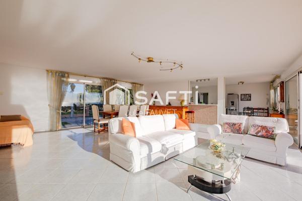 Villa d'exception avec vue panoramique sur la baie d'agay
