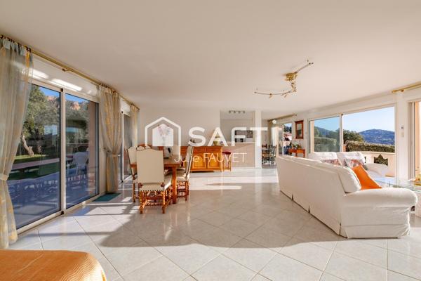 Villa d'exception avec vue panoramique sur la baie d'agay