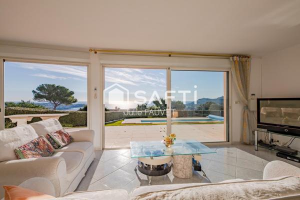 Villa d'exception avec vue panoramique sur la baie d'agay