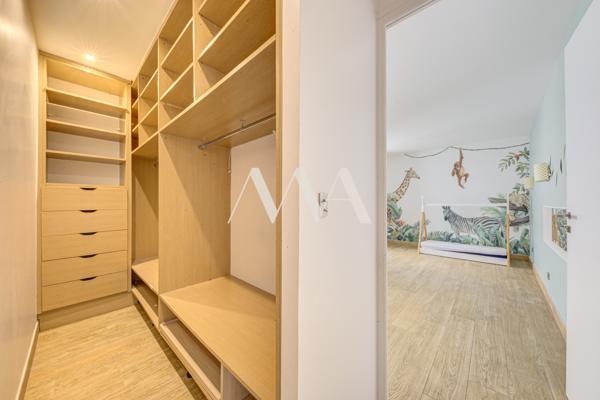 Appartement
         5 pièces
        - 140 m² Bien prestige 1 590 000 € *