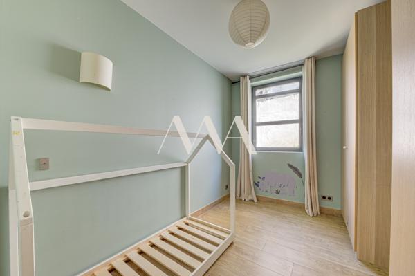 Appartement
         5 pièces
        - 140 m² Bien prestige 1 590 000 € *