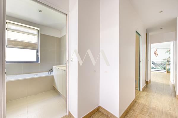 Appartement
         5 pièces
        - 140 m² Bien prestige 1 590 000 € *