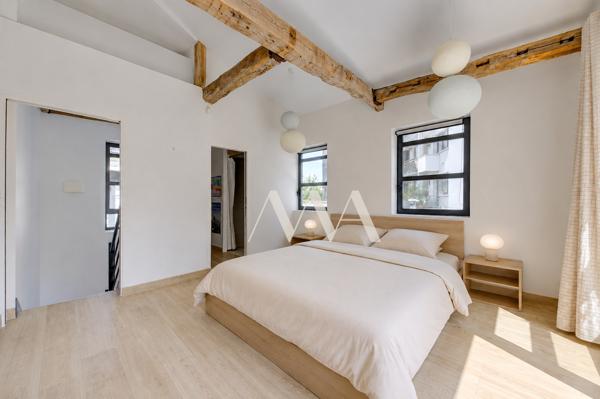 Appartement
         5 pièces
        - 140 m² Bien prestige 1 590 000 € *