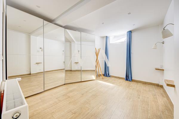 Appartement
         5 pièces
        - 140 m² Bien prestige 1 590 000 € *