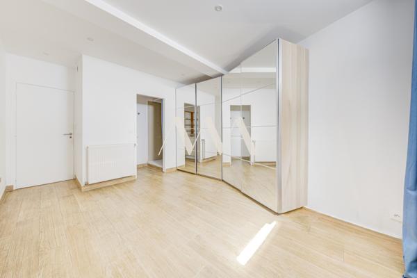 Appartement
         5 pièces
        - 140 m² Bien prestige 1 590 000 € *