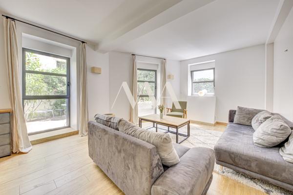 Appartement
         5 pièces
        - 140 m² Bien prestige 1 590 000 € *