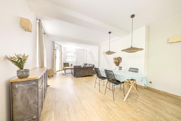 Appartement
         5 pièces
        - 140 m² Bien prestige 1 590 000 € *