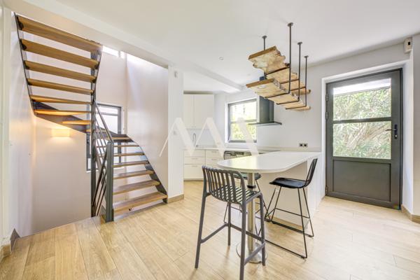 Appartement
         5 pièces
        - 140 m² Bien prestige 1 590 000 € *