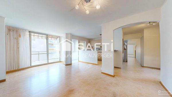 Grand appartement secteur Olbius Riquier