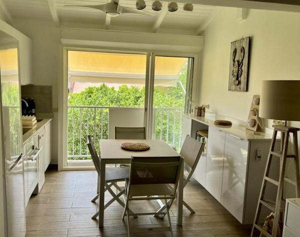 Saint-François (97118) À louer – Superbe T2 meublé avec mezzanine – 54 m² – Saint-François