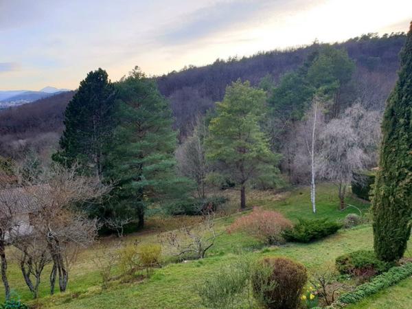 BELLE VILLA D'ARCHITECTE AVEC VUE EXCEPTIONNELLE. SECTEUR CHATEL-GUYON