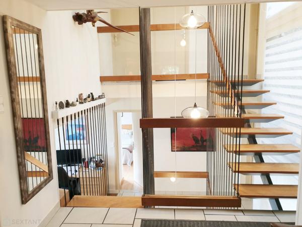 BELLE VILLA D'ARCHITECTE AVEC VUE EXCEPTIONNELLE. SECTEUR CHATEL-GUYON