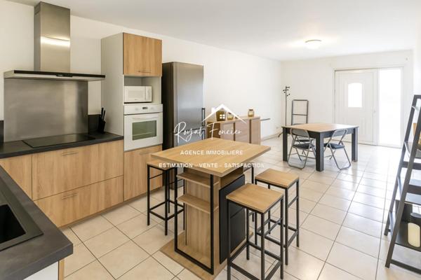 En plein centre ville de DANGE ST ROMAIN, proche de toutes les commodités à pieds