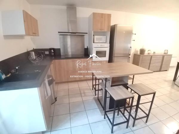 En plein centre ville de DANGE ST ROMAIN, proche de toutes les commodités à pieds