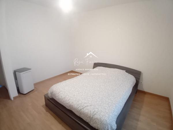 En plein centre ville de DANGE ST ROMAIN, proche de toutes les commodités à pieds