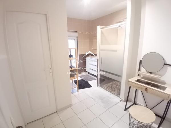 En plein centre ville de DANGE ST ROMAIN, proche de toutes les commodités à pieds