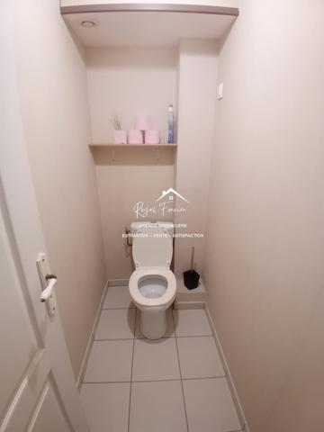 En plein centre ville de DANGE ST ROMAIN, proche de toutes les commodités à pieds