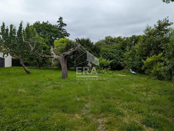 Terrain constructible à Montpon-Ménestérol de 838 m2