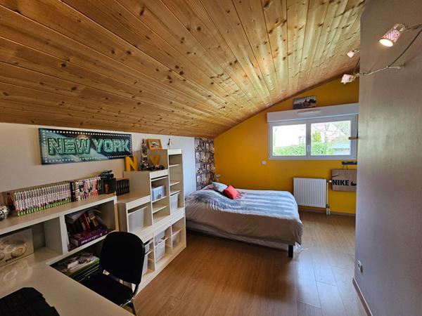 EXCLUSIVITE LA FLECHE Superbe maison d'architecte en bois avec SPA et jardin agréable