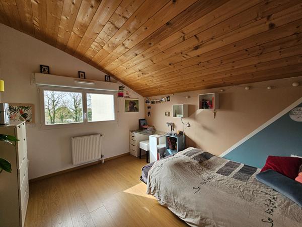 EXCLUSIVITE LA FLECHE Superbe maison d'architecte en bois avec SPA et jardin agréable