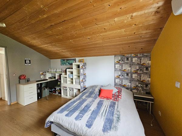 EXCLUSIVITE LA FLECHE Superbe maison d'architecte en bois avec SPA et jardin agréable