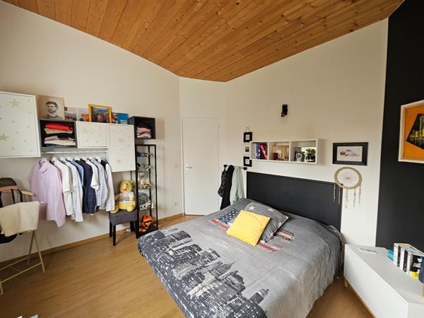 EXCLUSIVITE LA FLECHE Superbe maison d'architecte en bois avec SPA et jardin agréable