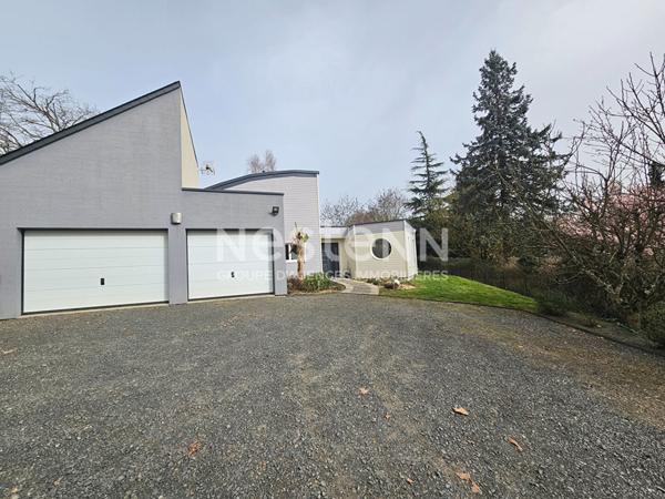 EXCLUSIVITE LA FLECHE Superbe maison d'architecte en bois avec SPA et jardin agréable