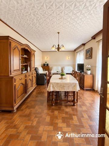 Vente                                                      Maison
                        
                     5 pièces                      87 m2                     à L'Isle-sur-le-Doubs