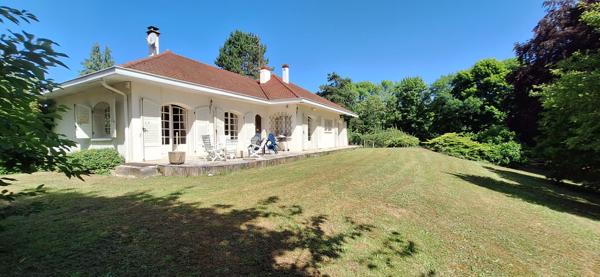 Maison Bourgeoise d'Exception à Bourg-en-Bresse - 6 pièces, 204 m² sur 4000 m² de terrain