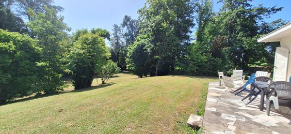 Maison Bourgeoise d'Exception à Bourg-en-Bresse - 6 pièces, 204 m² sur 4000 m² de terrain