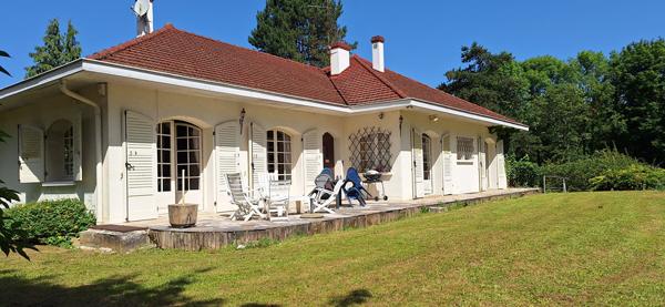 Maison Bourgeoise d'Exception à Bourg-en-Bresse - 6 pièces, 204 m² sur 4000 m² de terrain
