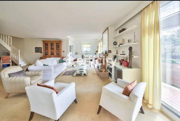 Appartement 5 pièces - 152 m² Exclusivité efficity